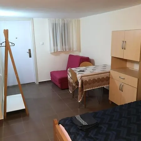 Apartment Cozy For Short Term Rent. *